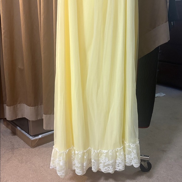 Linda Underlovelles Vintage Peignoir Set - Picture 4 of 11